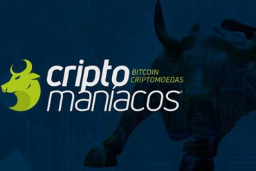 Estudante aprendendo sobre criptomoedas e blockchain com o curso Criptomaníacos