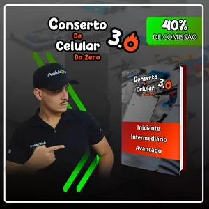 Professor ensinando conserto de celular, demonstrando reparo em placa de smartphone com ferramentas de precisão.