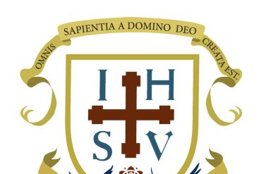 Estudante aprendendo português e exatas com o curso Confraria de Artes Liberais IHSV