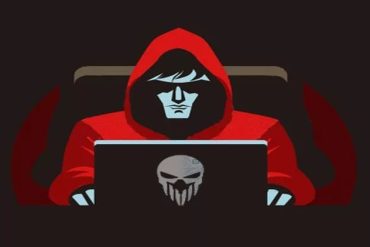 Hacker ético testando a segurança de um site com código na tela