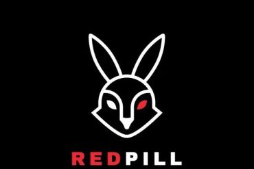 Estudante imerso em material de curso sobre a Fraternidade Redpill, com elementos visuais de psicologia social e autodesenvolvimento.