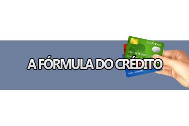 Capa do curso A Fórmula do Crédito por Três Por Aí, com design moderno e cores vibrantes, destacando ícones de dinheiro e gráficos de crescimento.