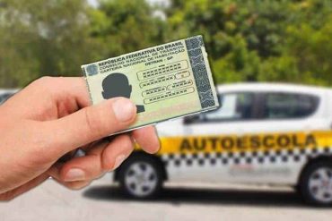 Curso LegTransito para download - Aprenda a passar na prova do Detran com aulas completas e material de estudo.
