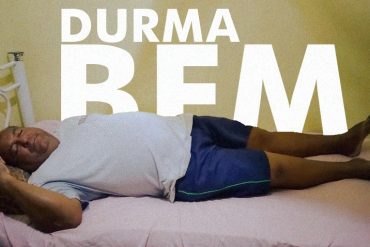 Capa do curso Insônia de José Reis e Renet Viana, mostrando um quarto tranquilo e uma pessoa dormindo profundamente.