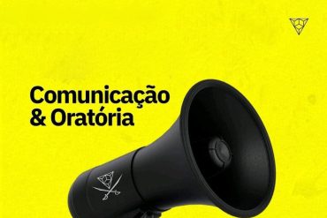 Pessoa falando em público com confiança e clareza, curso de comunicação e oratória Conquer Online