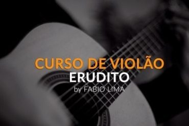 Fábio Lima ensinando técnica de violão erudito em curso online