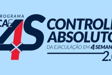 Homem confiante controlando performance sexual em curso online