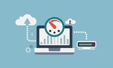 Screenshot da interface do Zabbix exibindo gráficos de desempenho de servidor com Janssen Lima ao lado