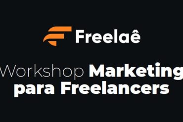 Freelancer trabalhando em laptop com gráficos de marketing digital e símbolos de dinheiro ao redor.