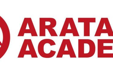 Capa do curso Produtividade Ninja Arata Academy com um ninja focado em uma mesa organizada.