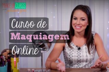 Capa do Curso Make Up Class de Juliana Goes com ferramentas de maquiagem