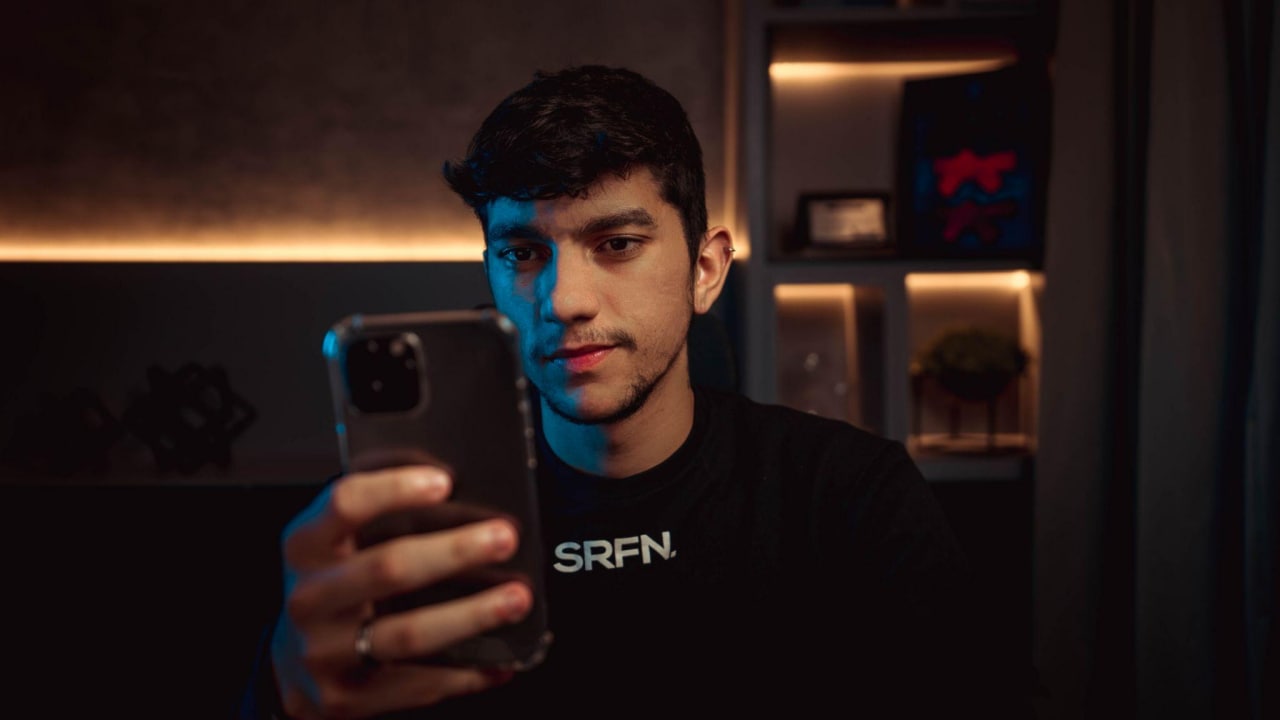 Capa do Curso Fábrica de Moedas 202* com ícones de dinheiro e gráficos de crescimento.