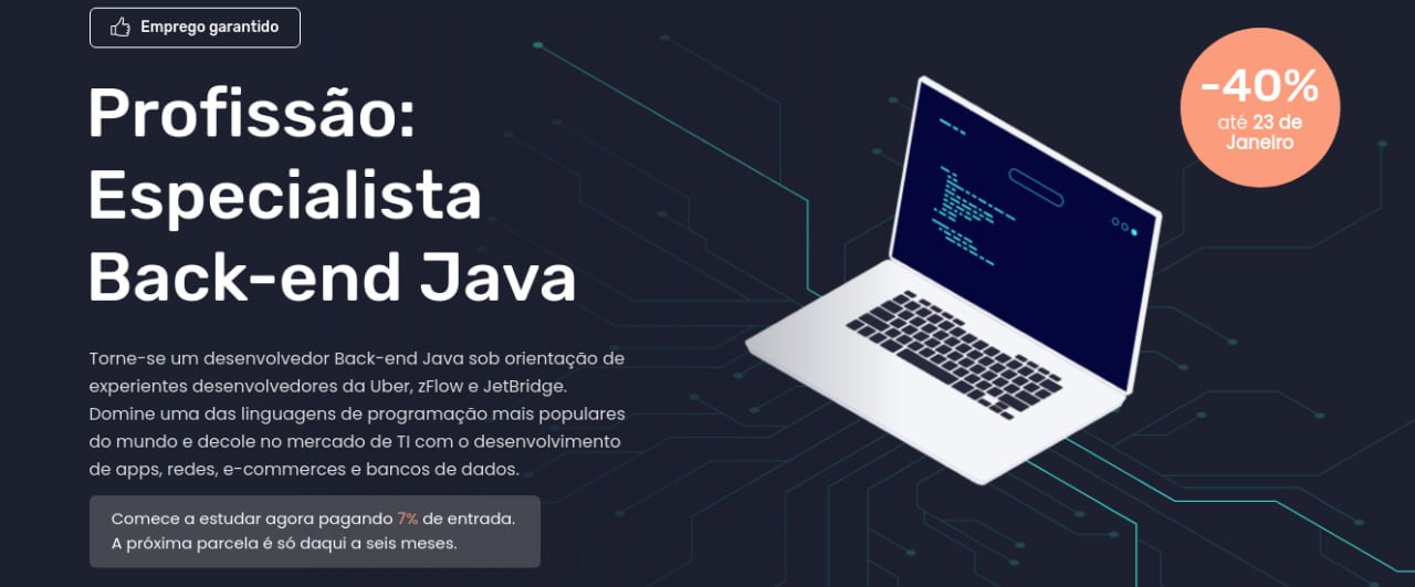 Desenvolvedor Back-End Java trabalhando em código, tela com linhas de código Java e diagrama de banco de dados.