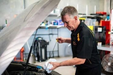 Curso de Mecânica Básica Automotiva Master Cooler com ferramentas e motor