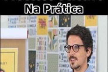 Estudante sorrindo ao receber notícia de aprovação em processo seletivo, com laptop e materiais de estudo em destaque.