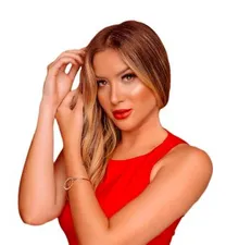 Livia Brasil apresentando técnicas de foto e vídeo para criar imagem de influência