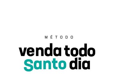Homem sorridente celebrando sucesso em vendas com gráficos de crescimento