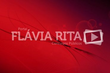Capa do curso Português Gold para Concursos 2022 de Flávia Rita com ícones de livros e diplomas.